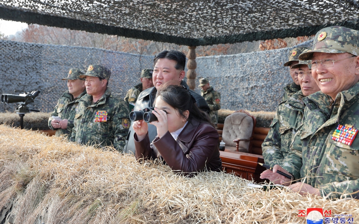 Bán đảo Triều Tiên “dậy sóng” với loạt cuộc tập trận và phóng tên lửa